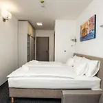 Hotel Arena Deluxe &