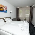 Arena Deluxe & * Szeged