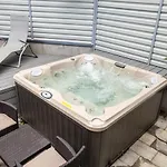 Hotel Arena Deluxe & *