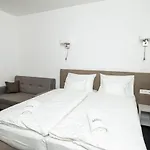 Arena Deluxe &