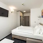 Arena Deluxe &