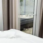 Arena Deluxe & Hotel
