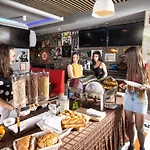 Hotel Arena Deluxe &