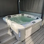 Arena Deluxe &