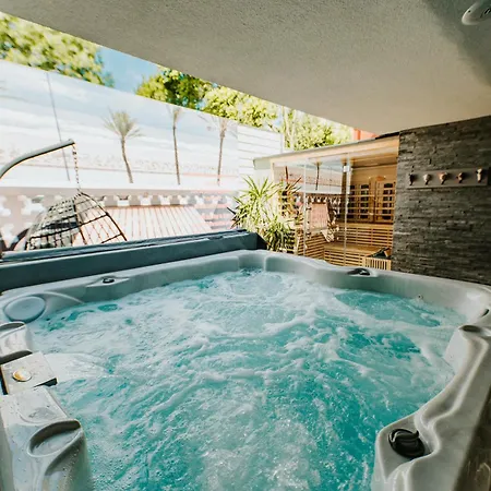 Hotel Arena Deluxe & *