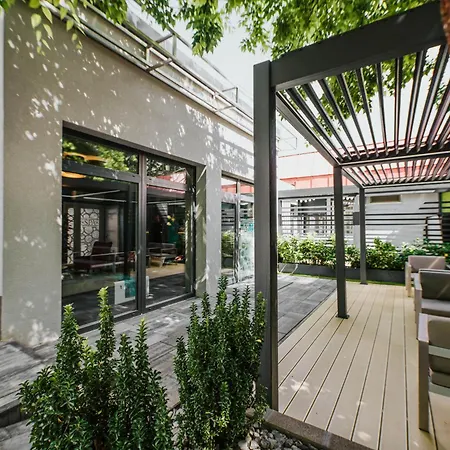 Arena Deluxe & * 세게드