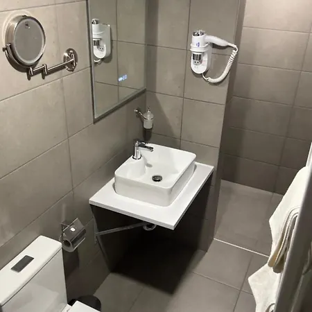 Arena Deluxe & Hotel *