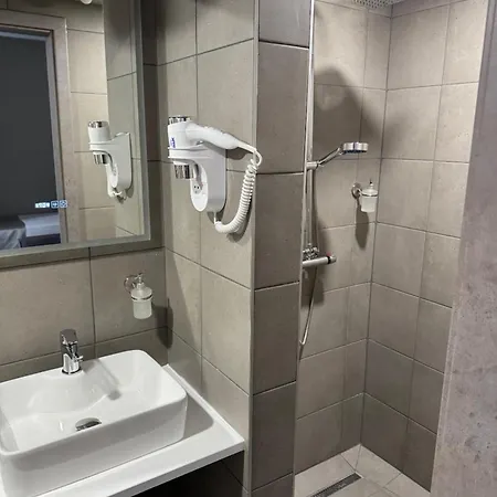 Arena Deluxe & Hotel *