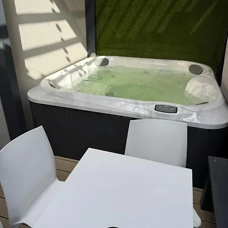 Hotel Arena Deluxe & *