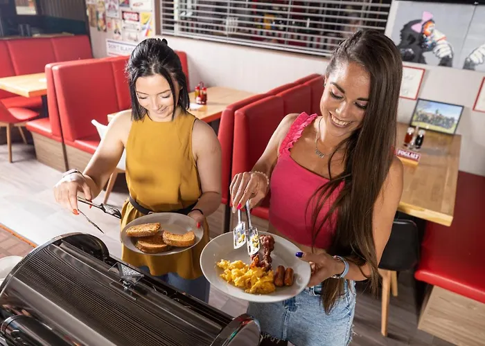 Arena Deluxe & 호텔 *