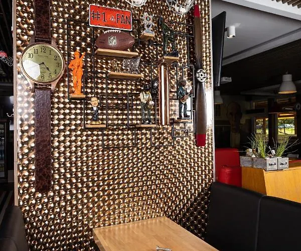 Arena Deluxe & * 세게드