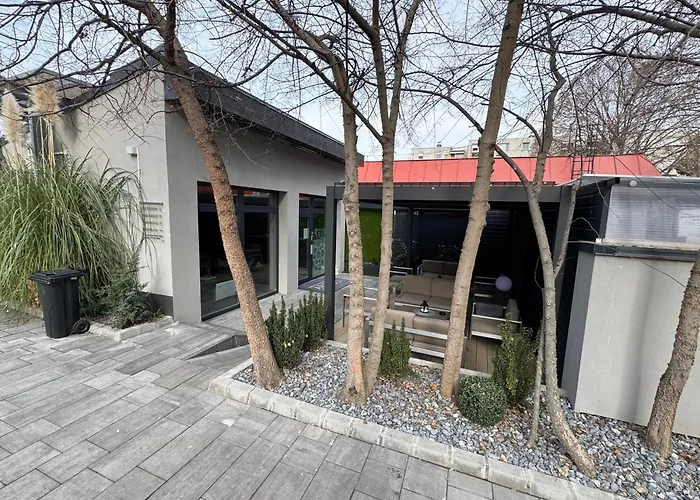 Arena Deluxe & 호텔 *