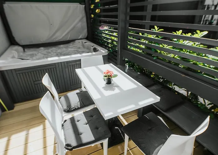 Arena Deluxe & 호텔 *