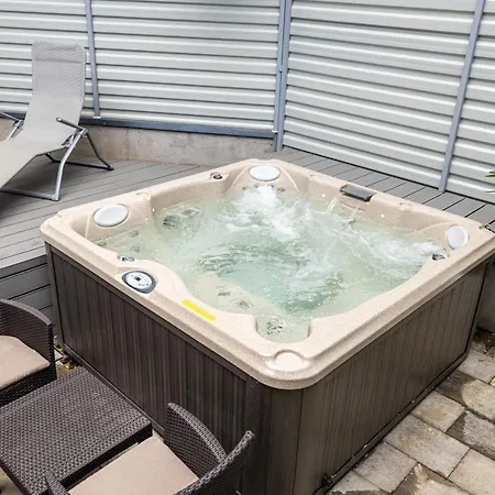 Hotell Arena Deluxe & *