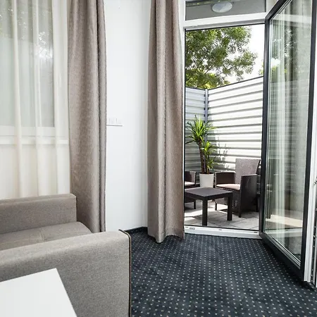 Hotell Arena Deluxe & Szeged