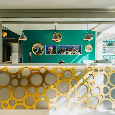 Arena Deluxe & Hotell