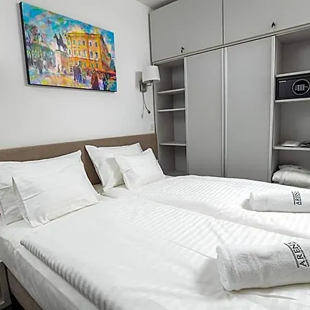 Hotel Arena Deluxe &